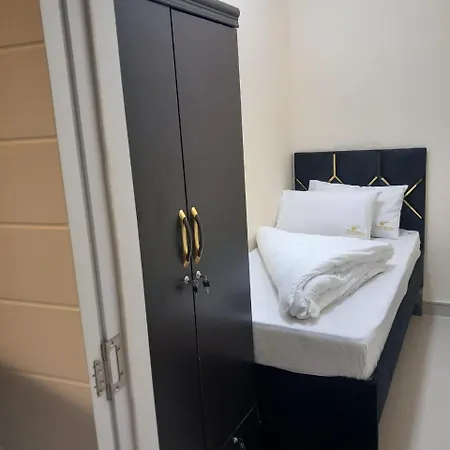 Four Stars Hostel Dubai Exterior photo