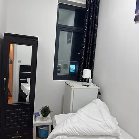 Four Stars Hostel Dubai Exterior photo